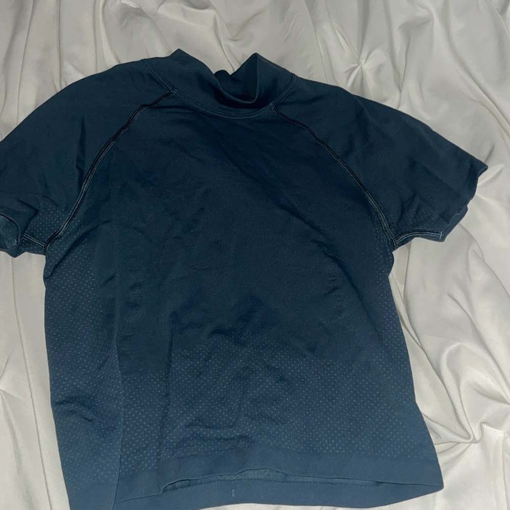 Lululemon size 0 crop top. Never worn.